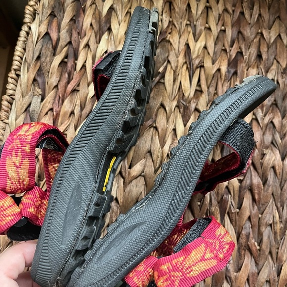 Teva Hurricane XLT2 Kids Sandals Red Yellow Durable Outdoor Size 1 waterproof - Picture 5 of 5